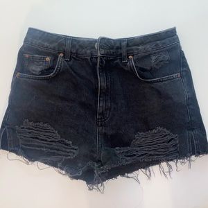 Mom style TOPSHOP Short with rips 🖤